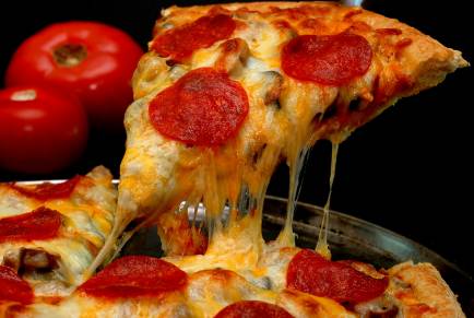 Las reuniones con amigos o con familia pueden tener distintos menues, pero uno que nunca falla es el pizza party